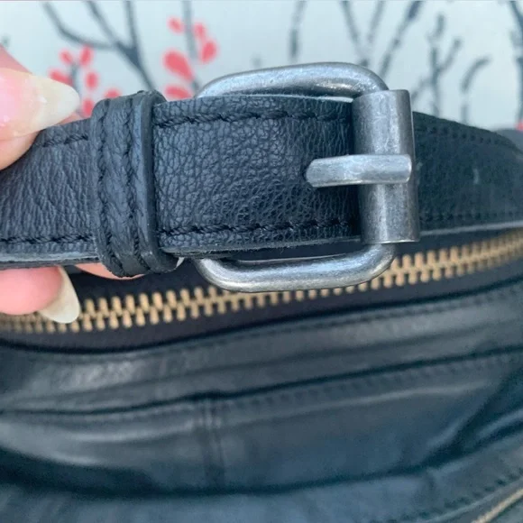 🔥SOLD -not for sale- Free People - BLACK Leather Archer Chain Sling Bag - Picture 7 of 15